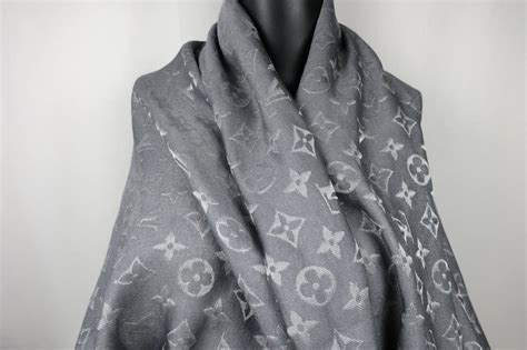 louis vuitton sjaal label|are my louis vuitton shawls real.